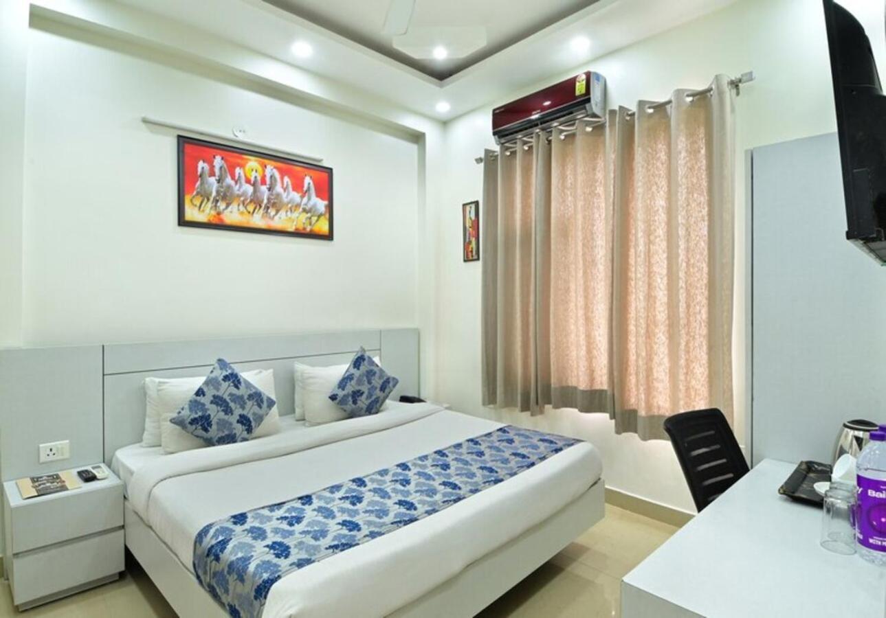 Hotel The Vertigo By Boom Rooms Νόιντα Εξωτερικό φωτογραφία