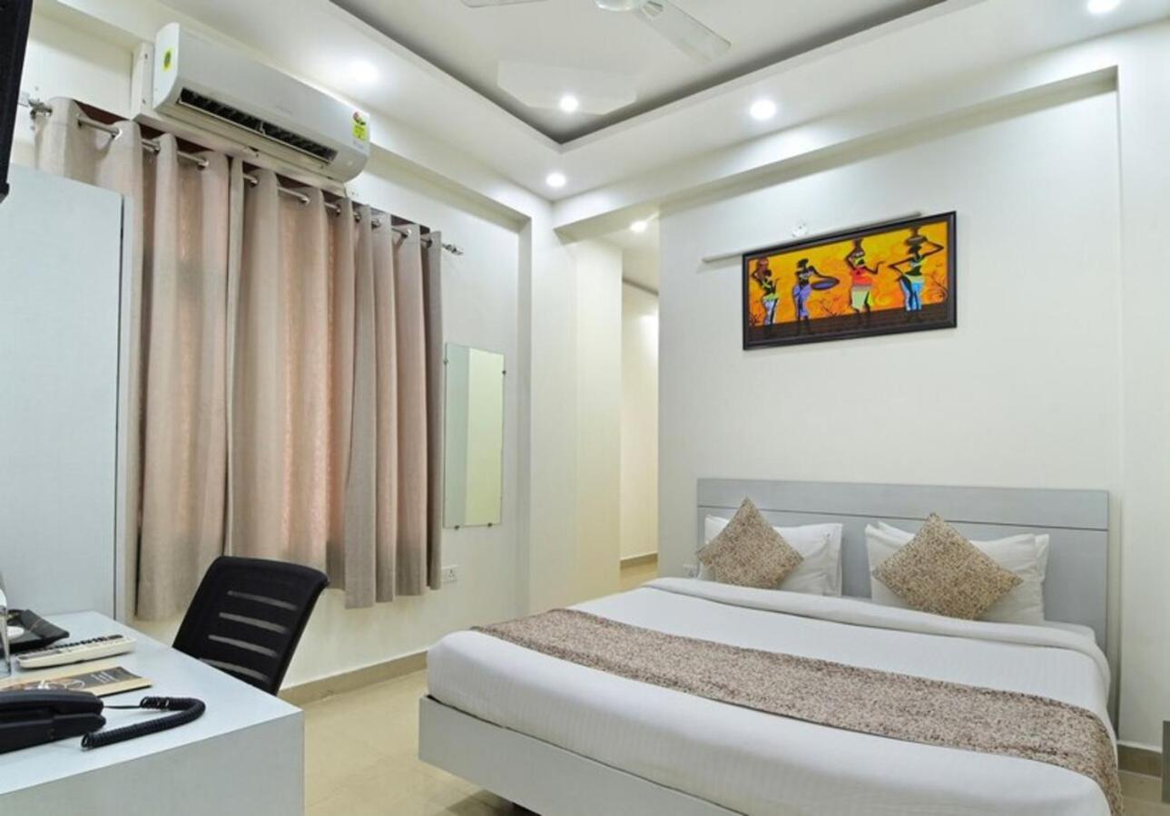 Hotel The Vertigo By Boom Rooms Νόιντα Εξωτερικό φωτογραφία