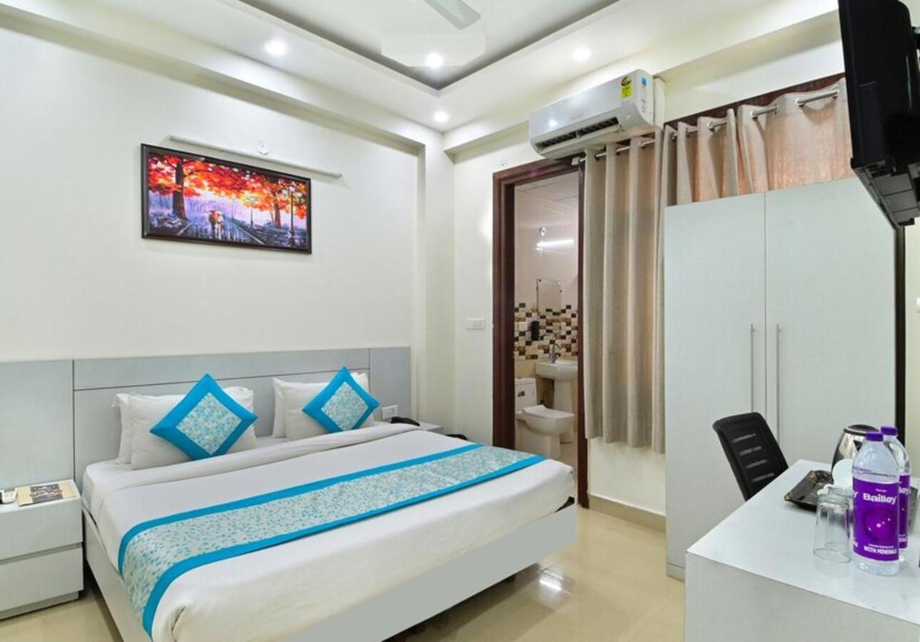 Hotel The Vertigo By Boom Rooms Νόιντα Εξωτερικό φωτογραφία