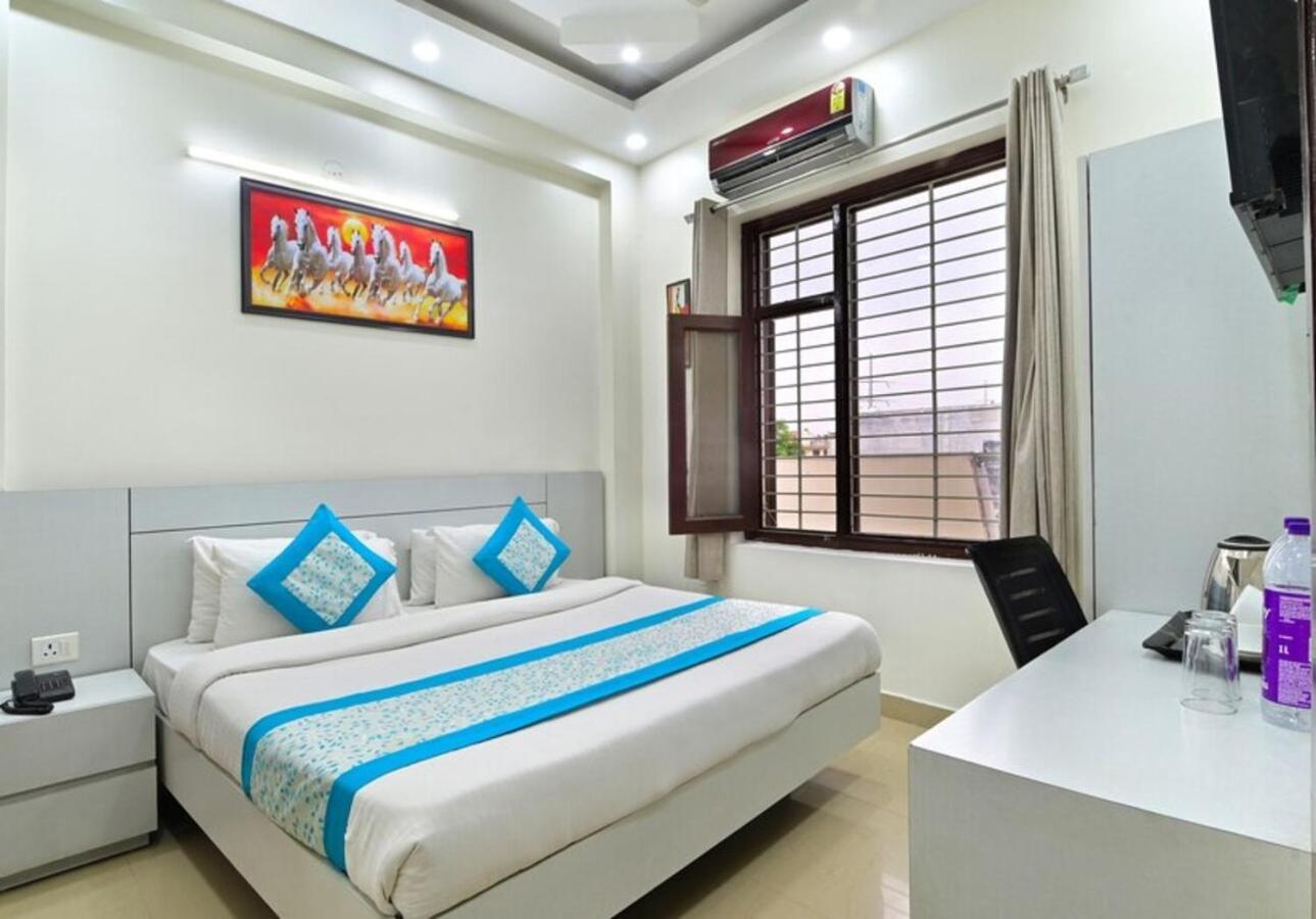 Hotel The Vertigo By Boom Rooms Νόιντα Εξωτερικό φωτογραφία